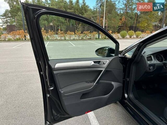 Черный Фольксваген Гольф, объемом двигателя 1.6 л и пробегом 240 тыс. км за 10800 $, фото 12 на Automoto.ua