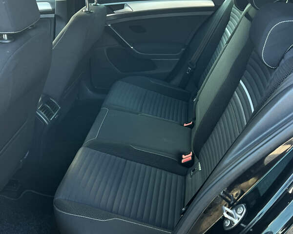 Черный Фольксваген Гольф, объемом двигателя 1.6 л и пробегом 230 тыс. км за 11800 $, фото 60 на Automoto.ua