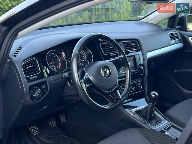 Черный Фольксваген Гольф, объемом двигателя 1.6 л и пробегом 230 тыс. км за 11800 $, фото 62 на Automoto.ua