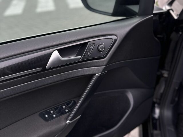 Черный Фольксваген Гольф, объемом двигателя 2 л и пробегом 313 тыс. км за 9450 $, фото 14 на Automoto.ua