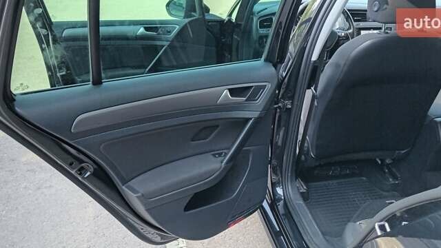 Чорний Фольксваген Гольф, об'ємом двигуна 1.6 л та пробігом 297 тис. км за 9900 $, фото 22 на Automoto.ua