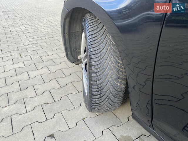 Черный Фольксваген Гольф, объемом двигателя 1.97 л и пробегом 198 тыс. км за 12500 $, фото 19 на Automoto.ua