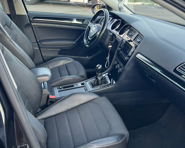 Черный Фольксваген Гольф, объемом двигателя 1.97 л и пробегом 264 тыс. км за 12850 $, фото 33 на Automoto.ua