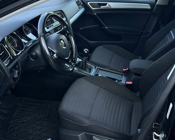 Черный Фольксваген Гольф, объемом двигателя 1.6 л и пробегом 230 тыс. км за 11800 $, фото 72 на Automoto.ua