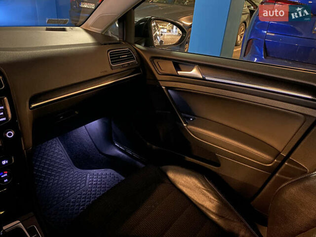 Черный Фольксваген Гольф, объемом двигателя 1.97 л и пробегом 198 тыс. км за 12500 $, фото 26 на Automoto.ua