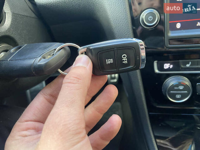 Черный Фольксваген Гольф, объемом двигателя 1.97 л и пробегом 198 тыс. км за 12500 $, фото 16 на Automoto.ua