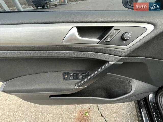 Чорний Фольксваген Гольф, об'ємом двигуна 1.6 л та пробігом 280 тис. км за 9500 $, фото 5 на Automoto.ua