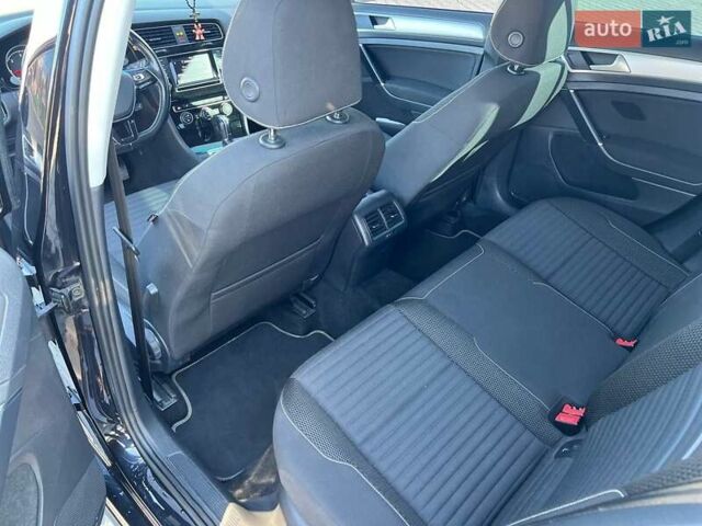 Черный Фольксваген Гольф, объемом двигателя 1.6 л и пробегом 229 тыс. км за 11199 $, фото 18 на Automoto.ua