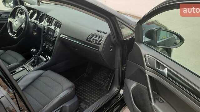 Черный Фольксваген Гольф, объемом двигателя 1.6 л и пробегом 400 тыс. км за 9500 $, фото 8 на Automoto.ua