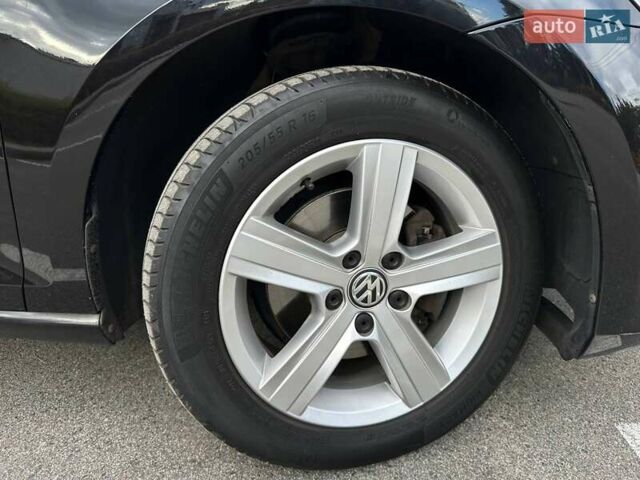 Черный Фольксваген Гольф, объемом двигателя 1.6 л и пробегом 240 тыс. км за 10800 $, фото 32 на Automoto.ua