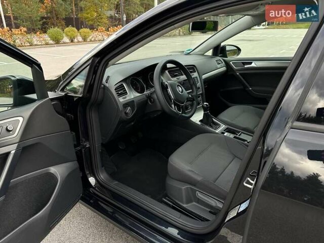 Черный Фольксваген Гольф, объемом двигателя 1.6 л и пробегом 240 тыс. км за 10800 $, фото 13 на Automoto.ua