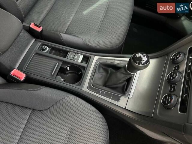 Черный Фольксваген Гольф, объемом двигателя 1.6 л и пробегом 240 тыс. км за 10800 $, фото 26 на Automoto.ua