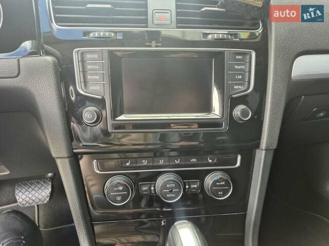 Черный Фольксваген Гольф, объемом двигателя 1.6 л и пробегом 229 тыс. км за 11199 $, фото 26 на Automoto.ua