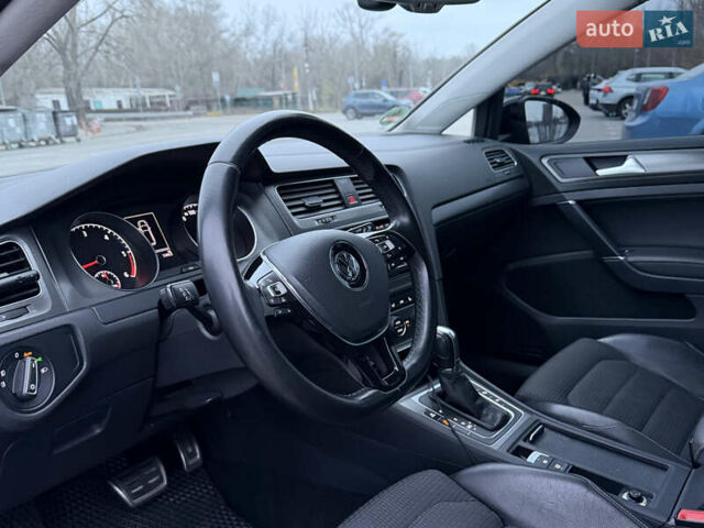 Черный Фольксваген Гольф, объемом двигателя 1.6 л и пробегом 284 тыс. км за 10800 $, фото 11 на Automoto.ua