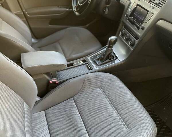 Чорний Фольксваген Гольф, об'ємом двигуна 1.6 л та пробігом 331 тис. км за 10899 $, фото 7 на Automoto.ua