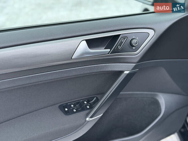 Черный Фольксваген Гольф, объемом двигателя 2 л и пробегом 249 тыс. км за 11950 $, фото 80 на Automoto.ua