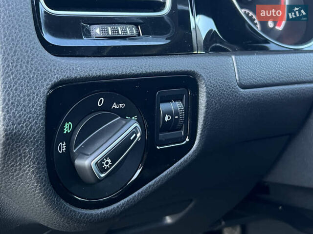 Черный Фольксваген Гольф, объемом двигателя 1.6 л и пробегом 230 тыс. км за 11800 $, фото 77 на Automoto.ua