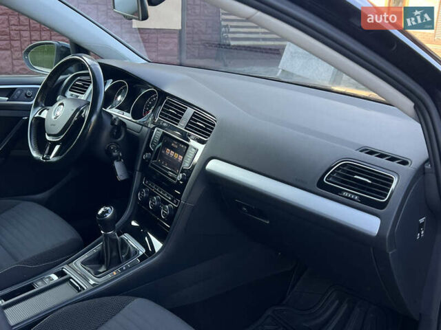 Черный Фольксваген Гольф, объемом двигателя 1.6 л и пробегом 230 тыс. км за 11800 $, фото 79 на Automoto.ua