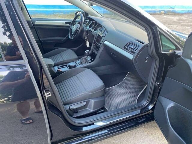 Черный Фольксваген Гольф, объемом двигателя 1.6 л и пробегом 222 тыс. км за 12600 $, фото 19 на Automoto.ua