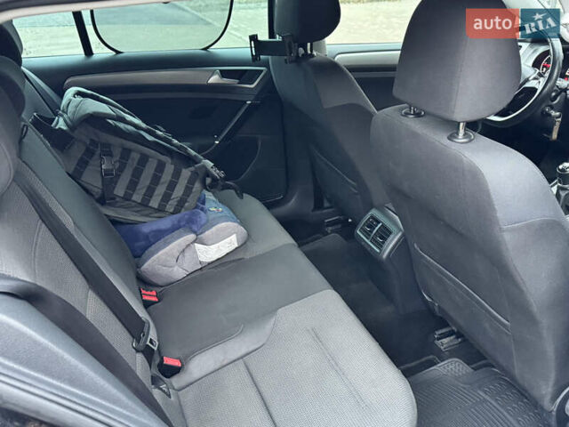 Черный Фольксваген Гольф, объемом двигателя 1.97 л и пробегом 260 тыс. км за 10999 $, фото 5 на Automoto.ua