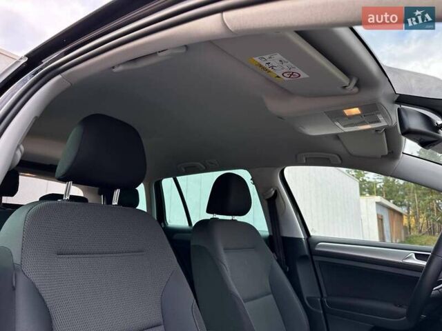 Черный Фольксваген Гольф, объемом двигателя 1.6 л и пробегом 240 тыс. км за 10800 $, фото 25 на Automoto.ua