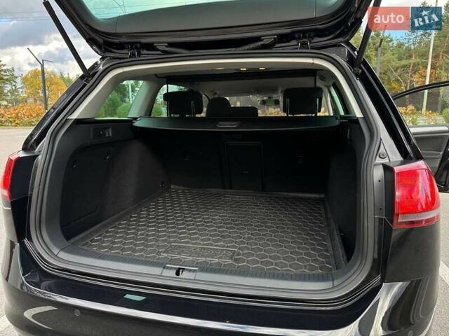 Черный Фольксваген Гольф, объемом двигателя 1.6 л и пробегом 240 тыс. км за 10800 $, фото 24 на Automoto.ua