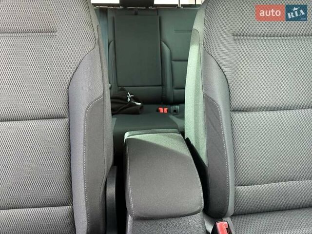 Черный Фольксваген Гольф, объемом двигателя 1.6 л и пробегом 240 тыс. км за 10800 $, фото 27 на Automoto.ua