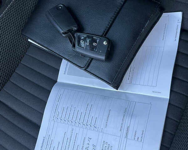 Черный Фольксваген Гольф, объемом двигателя 1.6 л и пробегом 230 тыс. км за 11800 $, фото 83 на Automoto.ua