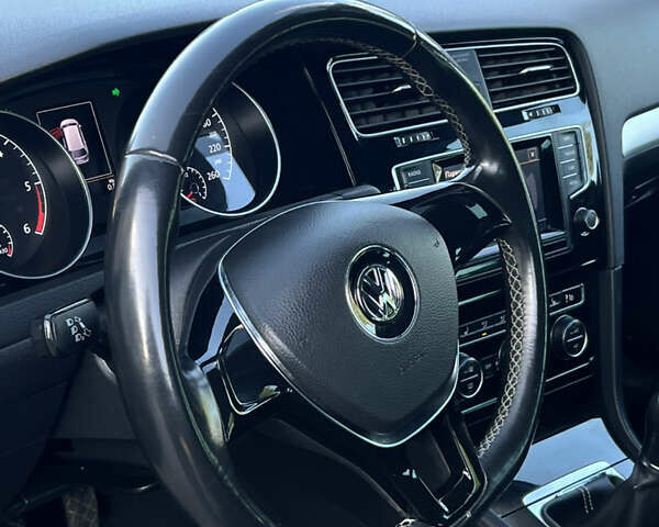 Черный Фольксваген Гольф, объемом двигателя 1.6 л и пробегом 230 тыс. км за 11800 $, фото 67 на Automoto.ua