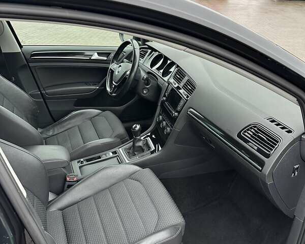 Черный Фольксваген Гольф, объемом двигателя 1.97 л и пробегом 272 тыс. км за 11750 $, фото 20 на Automoto.ua