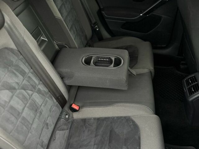 Черный Фольксваген Гольф, объемом двигателя 2 л и пробегом 313 тыс. км за 9450 $, фото 15 на Automoto.ua