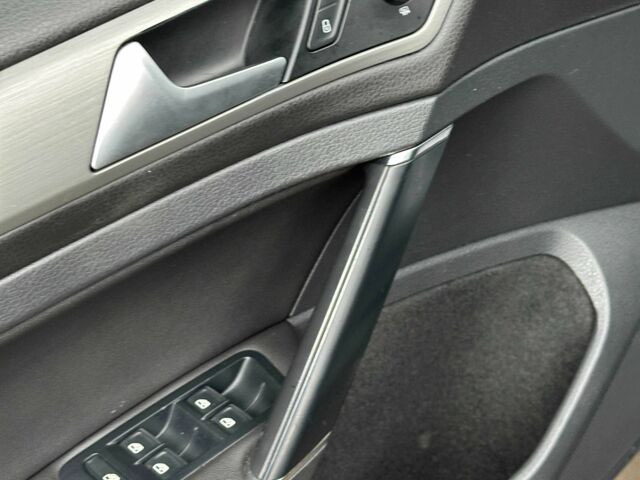 Черный Фольксваген Гольф, объемом двигателя 1.4 л и пробегом 261 тыс. км за 10500 $, фото 12 на Automoto.ua