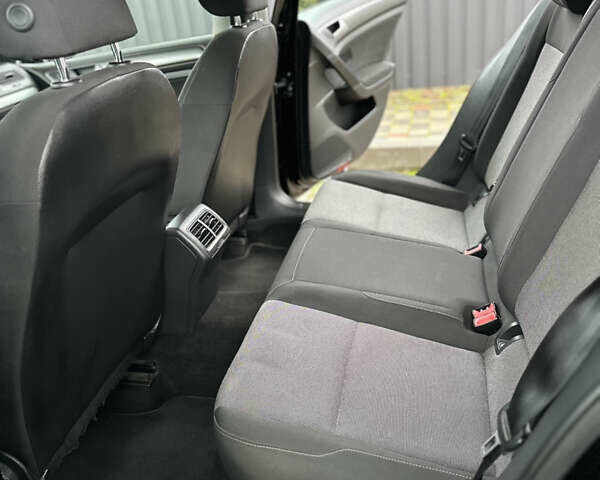 Черный Фольксваген Гольф, объемом двигателя 1.6 л и пробегом 266 тыс. км за 10300 $, фото 24 на Automoto.ua