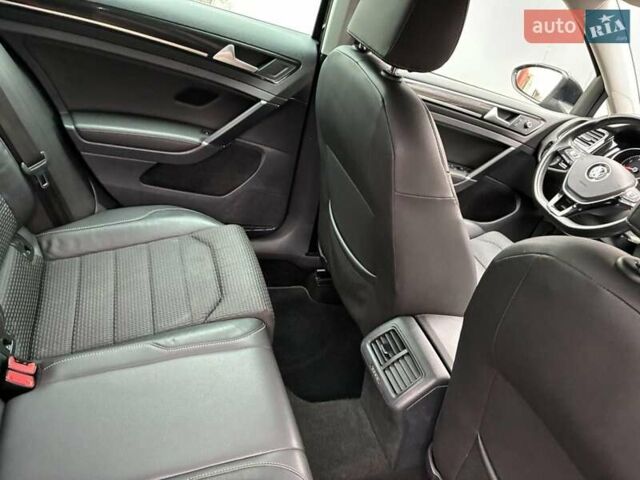 Черный Фольксваген Гольф, объемом двигателя 1.4 л и пробегом 245 тыс. км за 10800 $, фото 26 на Automoto.ua