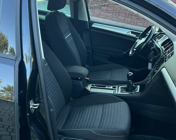 Черный Фольксваген Гольф, объемом двигателя 1.6 л и пробегом 230 тыс. км за 11800 $, фото 76 на Automoto.ua