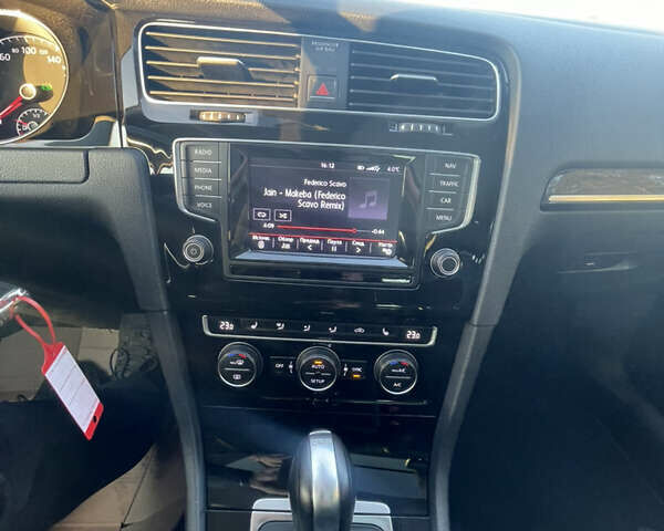 Фольксваген Гольф 2014 в Буске на Automoto.ua Черный Фольксваген Гольф, объемом двигателя 1.2 л и пробегом 253 тыс. км за 10000 $, фото 29 на Automoto.ua