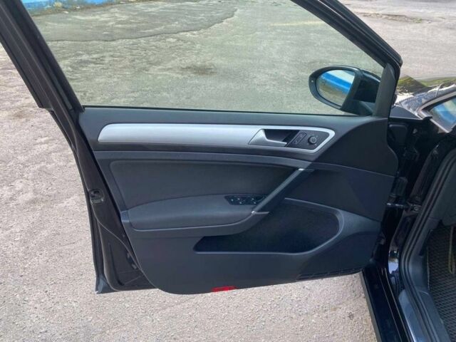 Черный Фольксваген Гольф, объемом двигателя 1.6 л и пробегом 222 тыс. км за 12600 $, фото 15 на Automoto.ua