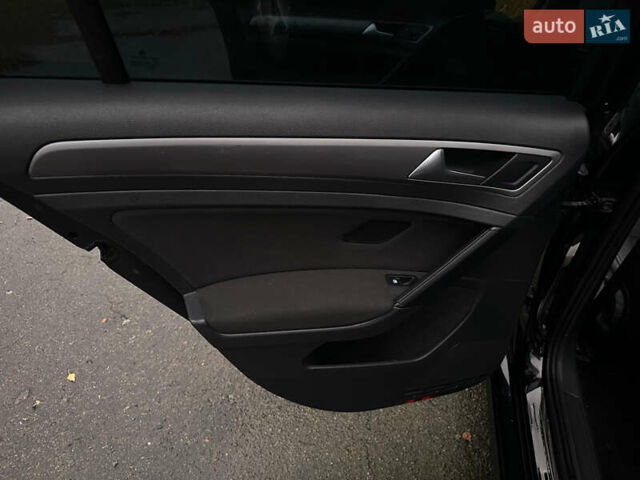 Черный Фольксваген Гольф, объемом двигателя 1.6 л и пробегом 285 тыс. км за 10350 $, фото 25 на Automoto.ua