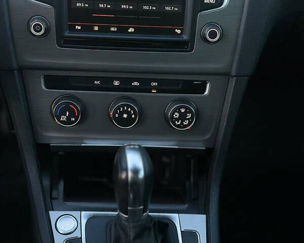 Черный Фольксваген Гольф, объемом двигателя 2 л и пробегом 153 тыс. км за 11800 $, фото 12 на Automoto.ua