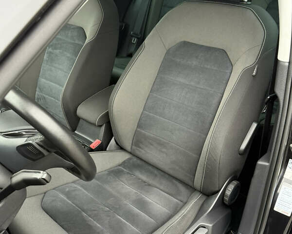 Черный Фольксваген Гольф, объемом двигателя 2 л и пробегом 242 тыс. км за 13290 $, фото 21 на Automoto.ua