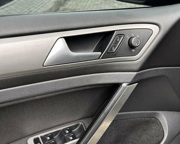 Черный Фольксваген Гольф, объемом двигателя 1.8 л и пробегом 195 тыс. км за 8999 $, фото 19 на Automoto.ua