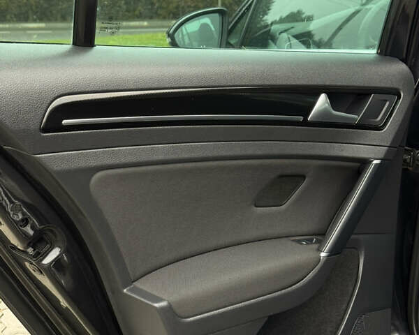 Черный Фольксваген Гольф, объемом двигателя 2 л и пробегом 242 тыс. км за 13290 $, фото 34 на Automoto.ua