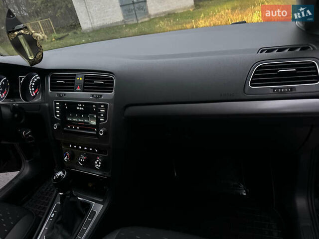 Черный Фольксваген Гольф, объемом двигателя 1.6 л и пробегом 285 тыс. км за 10350 $, фото 32 на Automoto.ua