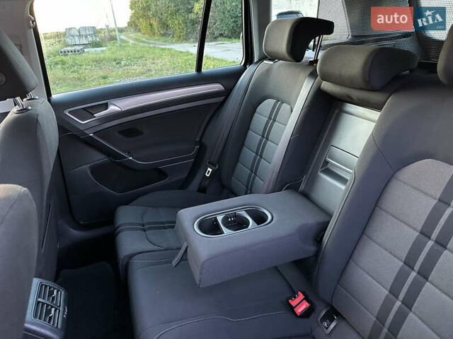 Черный Фольксваген Гольф, объемом двигателя 2 л и пробегом 248 тыс. км за 11999 $, фото 71 на Automoto.ua