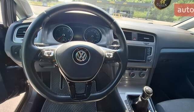Черный Фольксваген Гольф, объемом двигателя 1.6 л и пробегом 275 тыс. км за 9700 $, фото 9 на Automoto.ua