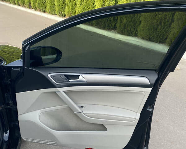 Черный Фольксваген Гольф, объемом двигателя 1.8 л и пробегом 210 тыс. км за 11900 $, фото 13 на Automoto.ua