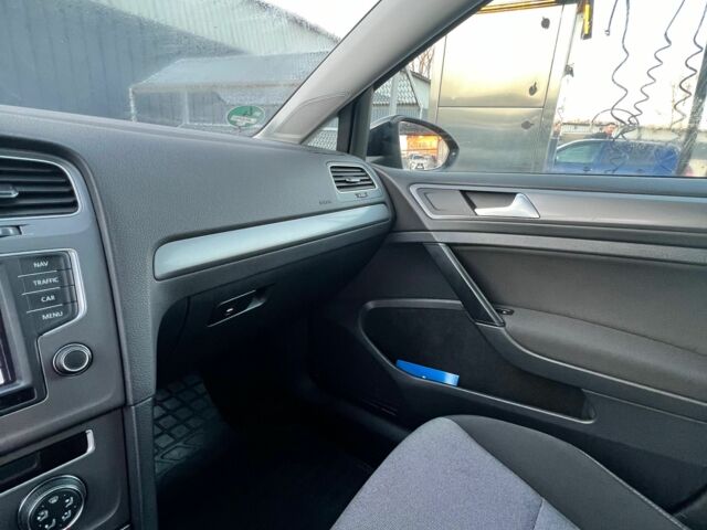 Черный Фольксваген Гольф, объемом двигателя 1.6 л и пробегом 209 тыс. км за 9600 $, фото 17 на Automoto.ua