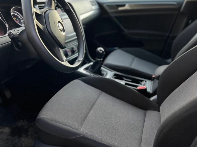 Черный Фольксваген Гольф, объемом двигателя 1.6 л и пробегом 209 тыс. км за 9600 $, фото 6 на Automoto.ua