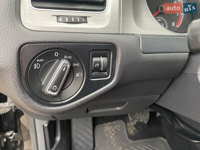 Черный Фольксваген Гольф, объемом двигателя 1.8 л и пробегом 179 тыс. км за 11200 $, фото 16 на Automoto.ua