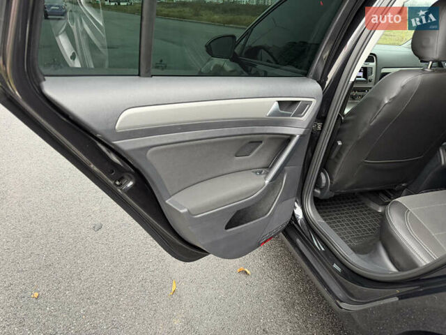 Черный Фольксваген Гольф, объемом двигателя 2 л и пробегом 159 тыс. км за 12999 $, фото 57 на Automoto.ua